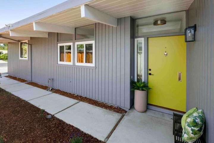 Property Photo:  728 Seminole Way  CA 94303 