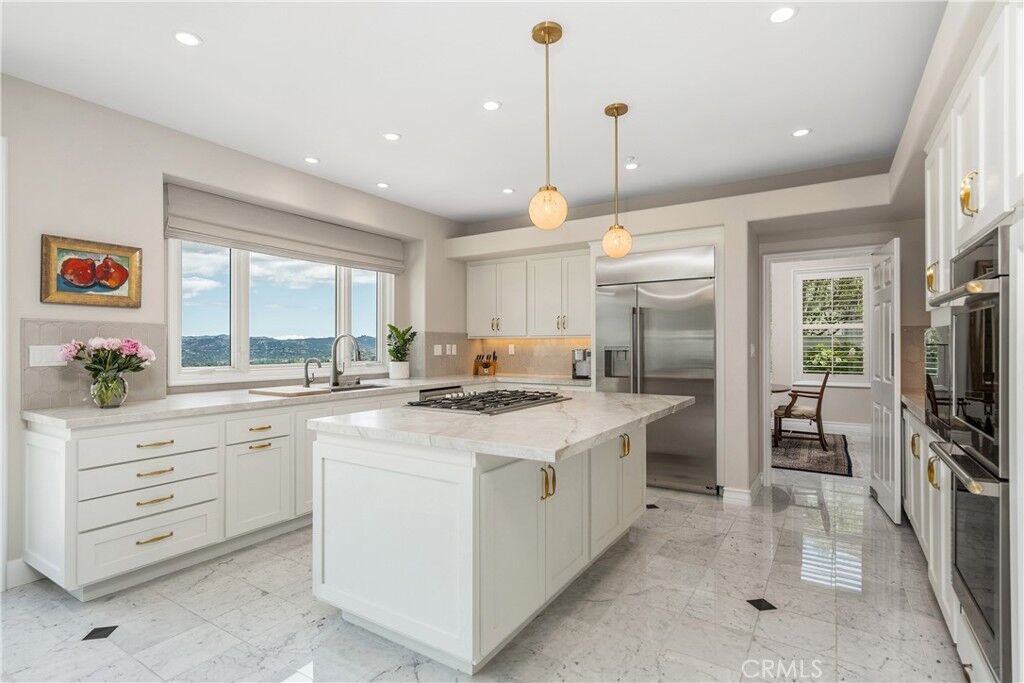 Property Photo: 24918 Vista Verenda CA 91367