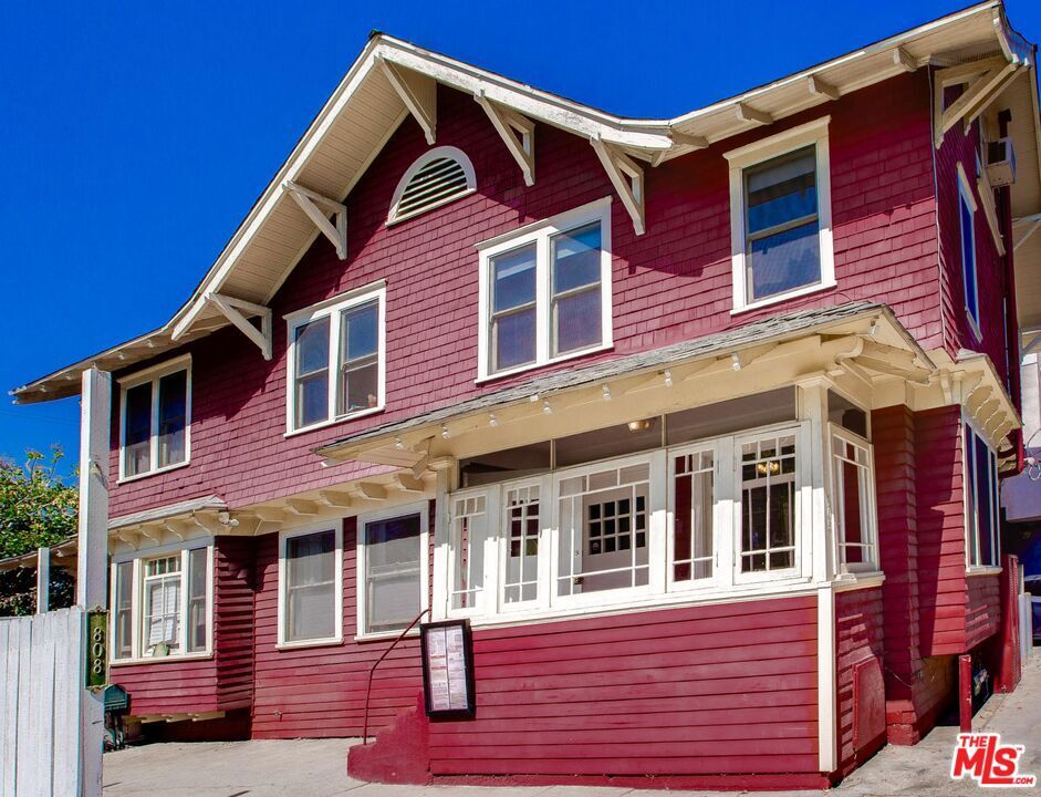 Property Photo:  105 Park Place  CA 90291 