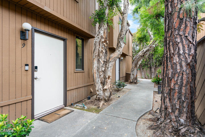 Property Photo:  100 Hurlbut Street 9  CA 91105 