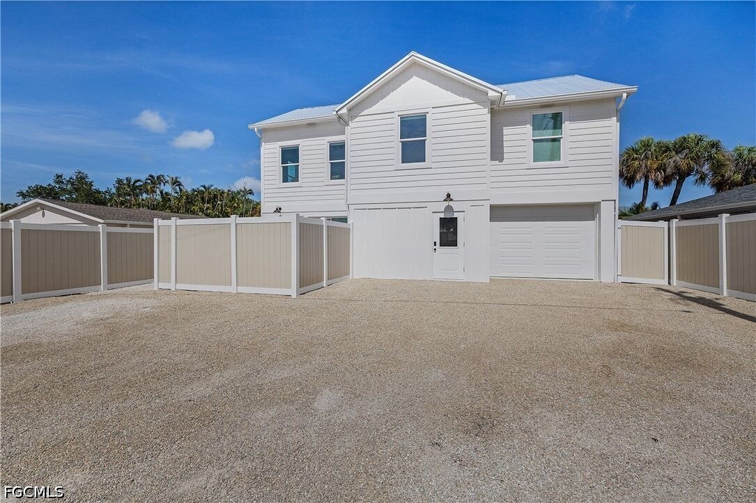 Property Photo:  2551 Tamarind Street  FL 33956 