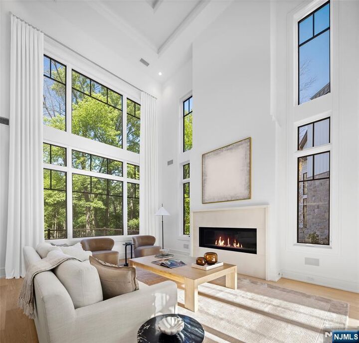 Property Photo:  19 Stone Bridge Court  NJ 07627 