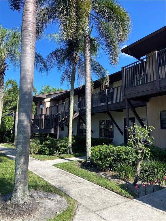Property Photo: 5294 Treetops Dr I-203 FL 34113