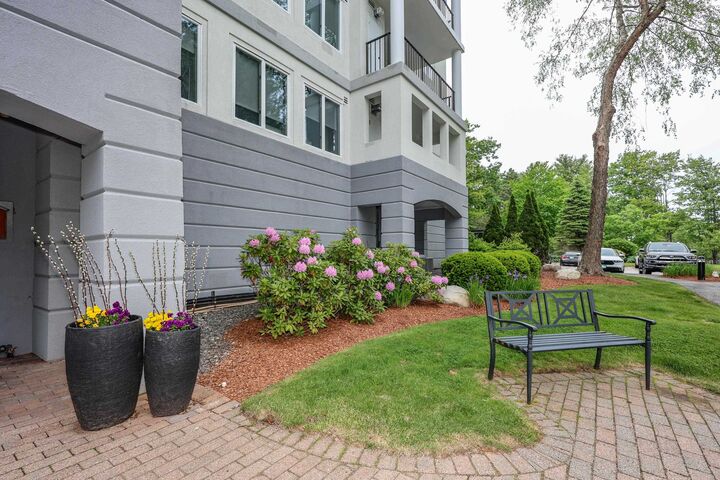 Property Photo: 10 Mountain Laurels Drive NH 03062