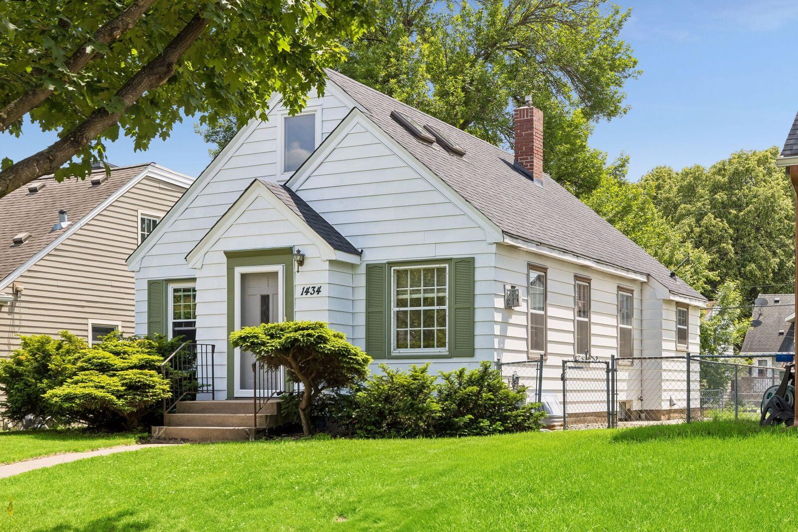 Property Photo:  1434 Scheffer Avenue  MN 55116 