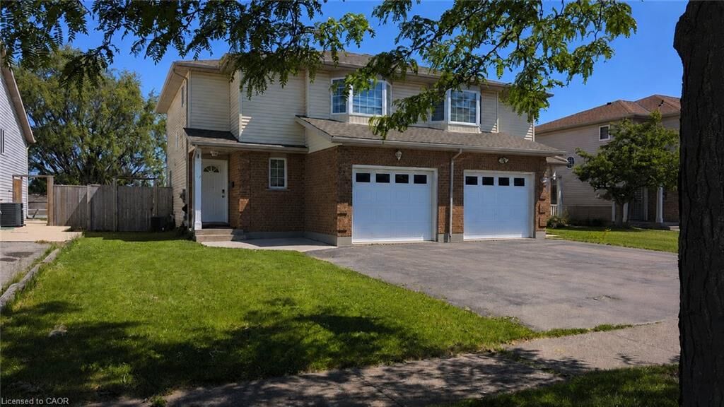 Property Photo:  32 Woodland Drive  ON L3C 7C9 