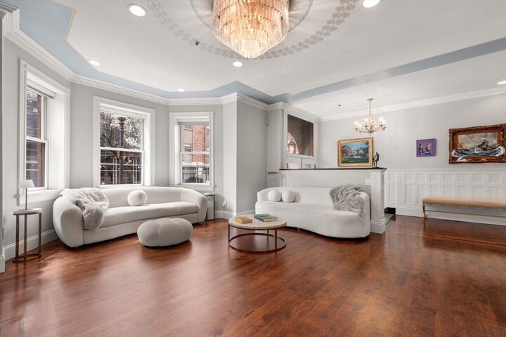 Property Photo:  61 Saint Botolph St 61  MA 02116 