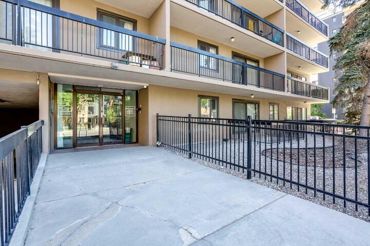 Property Photo: 1033 15 Avenue SW 204 AB T2R 0S5