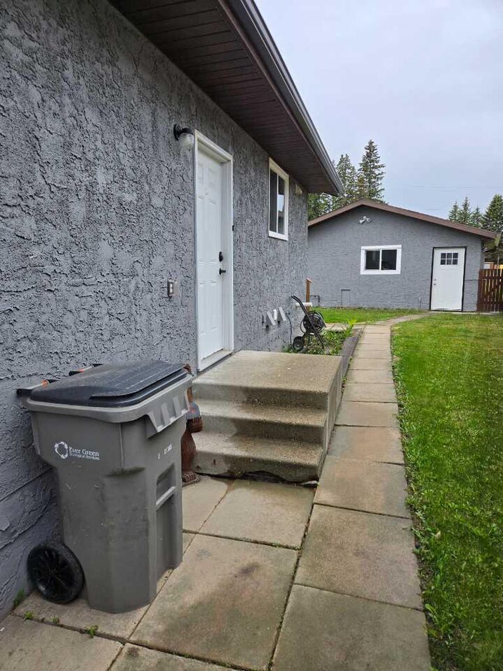 Property Photo:  94 Harolds Hollow  AB T7S 1C4 