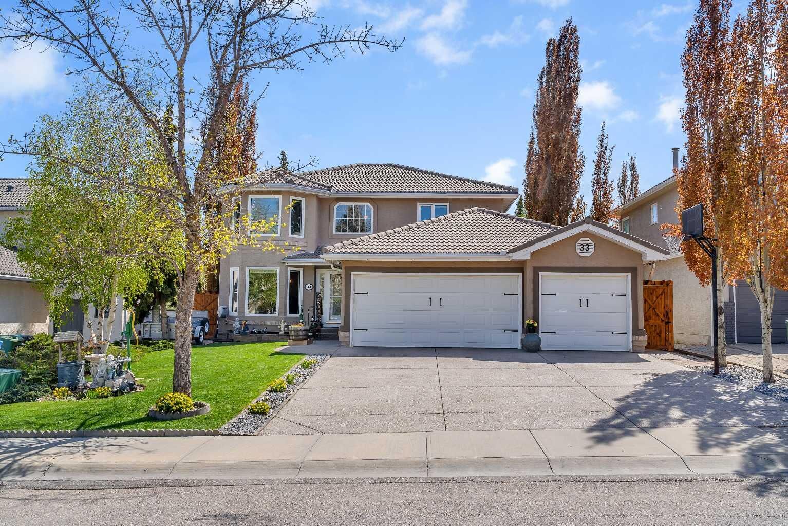 Property Photo:  33 Edgevalley Way NW  AB T3A 4X7 