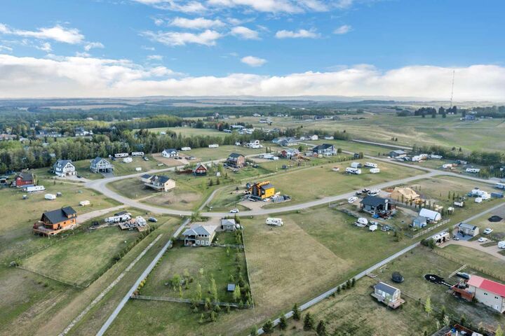 Property Photo:  30 Aspen Rise  AB T0C 2J0 