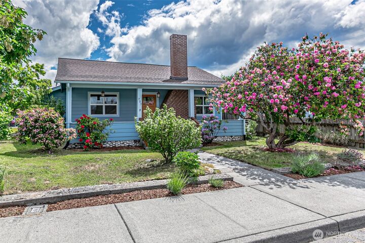 Property Photo: 203 Orchard Avenue N WA 98328