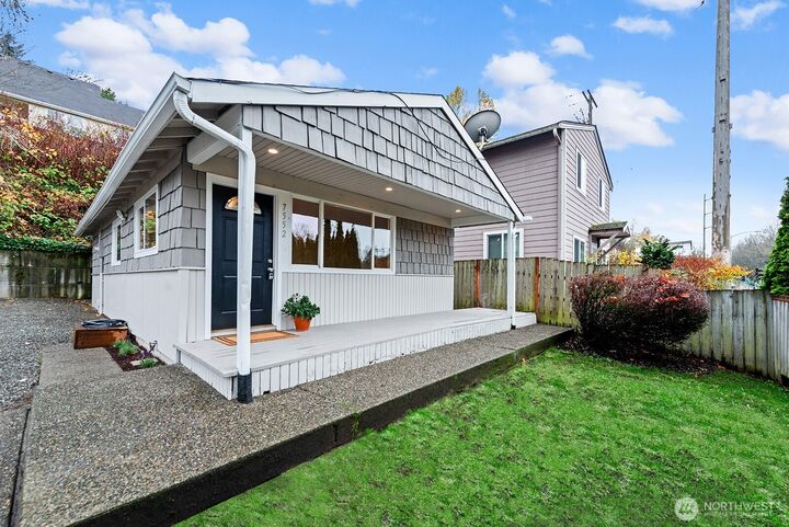 Property Photo:  7552  21st Avenue SW  WA 98106 