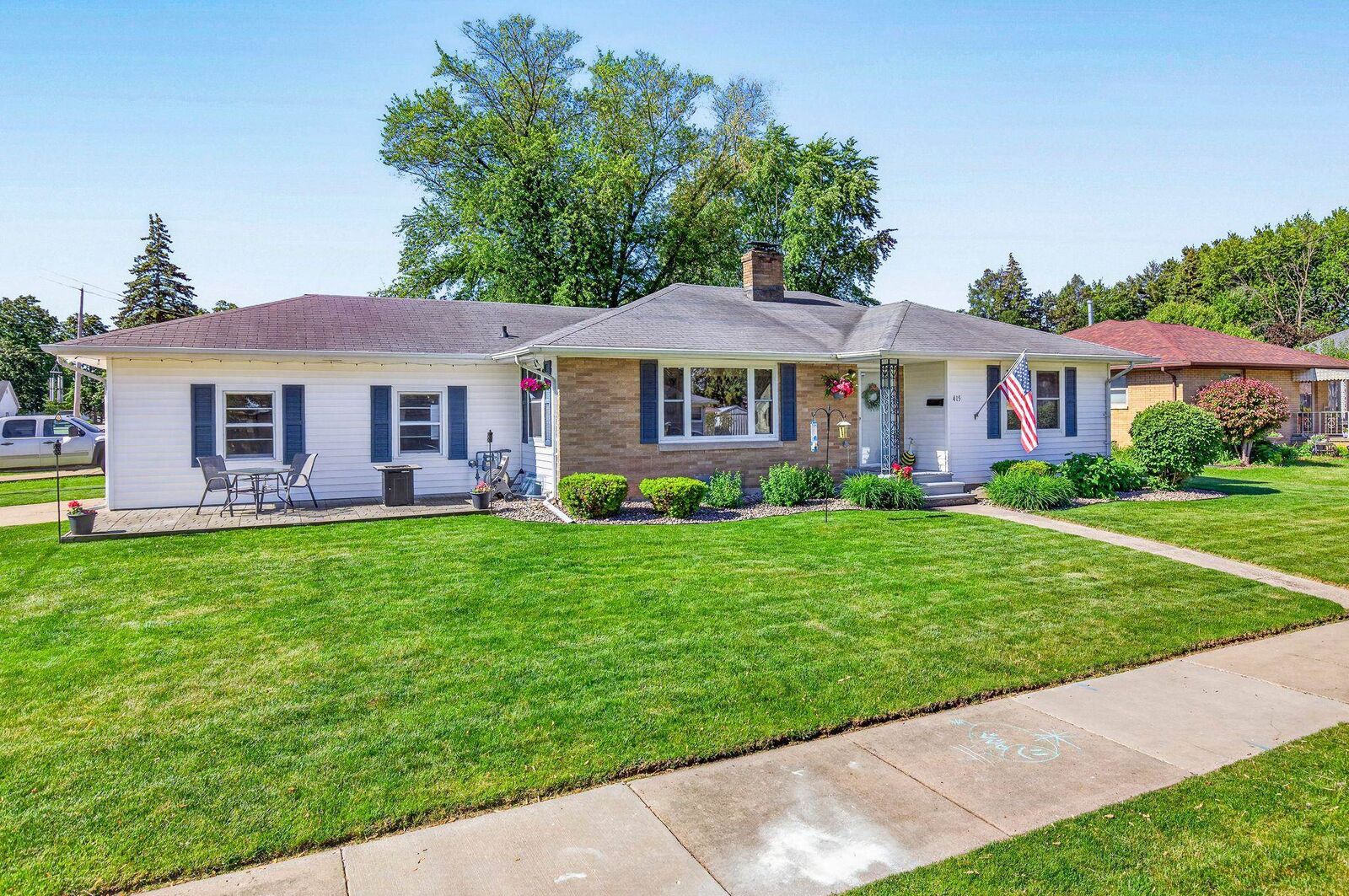 Property Photo:  415 E 16th Street  WI 54130-3321 