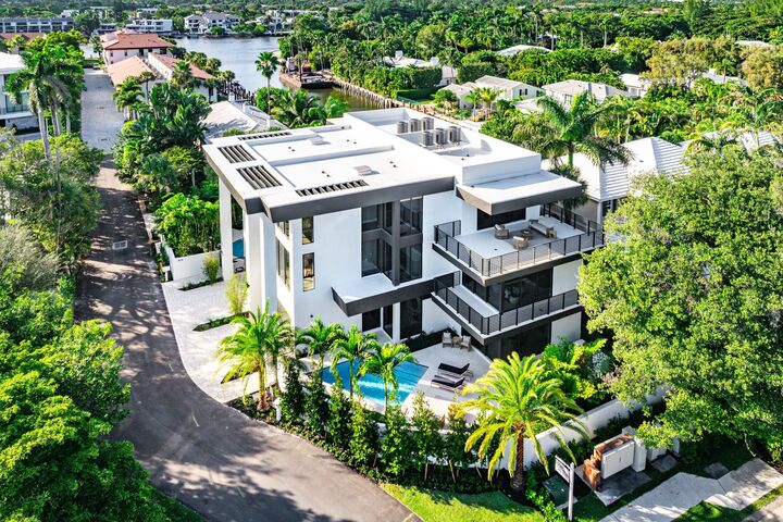 Property Photo:  808 Andrews Avenue  FL 33483 