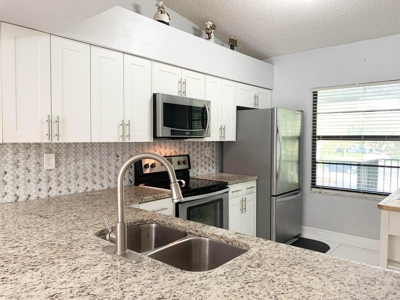 Property Photo: 1801 Sabal Ridge Court E FL 33418