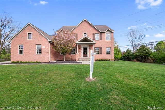 Property Photo:  20806 Deerfield  MI 48335 