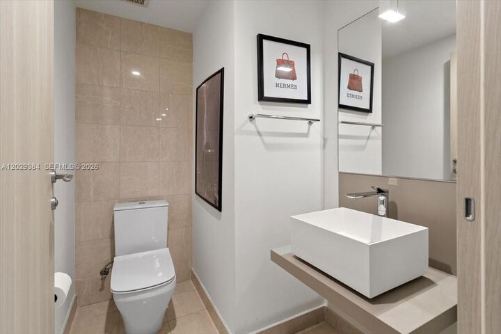 Property Photo:  1000 Brickell Plz 3303  FL 33131 