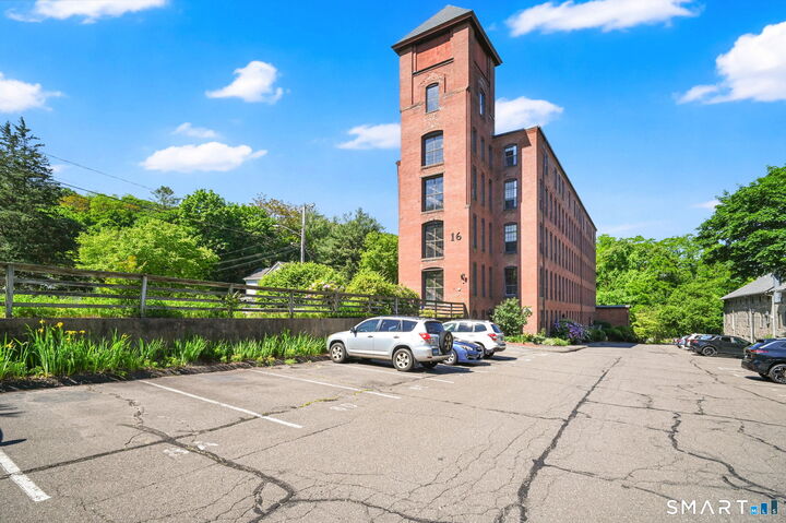Property Photo: 16 Vernon Avenue 50 CT 06066
