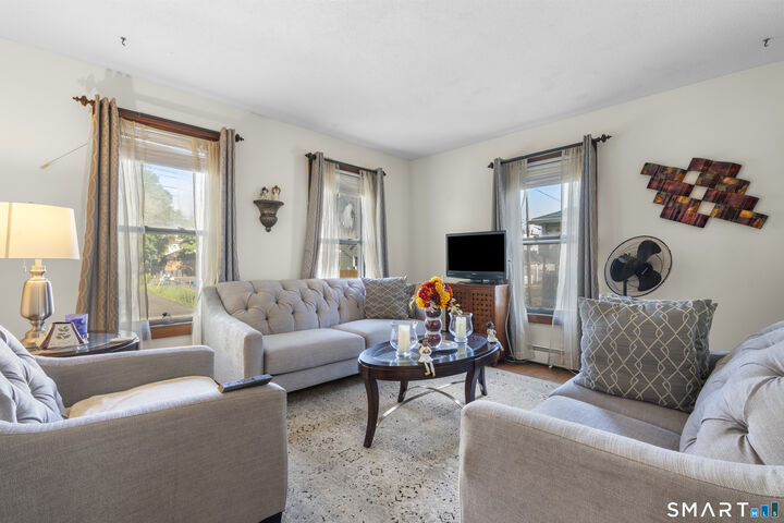 Property Photo:  11 Elliott Place  CT 06114 