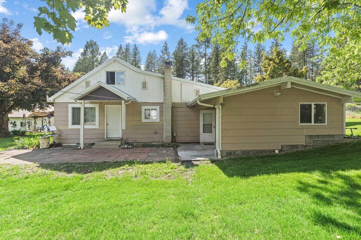 Property Photo: 611 Hegney Way WA 99114-9999