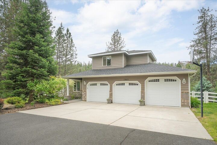 Property Photo: 13615 W Charles Rd WA 99026