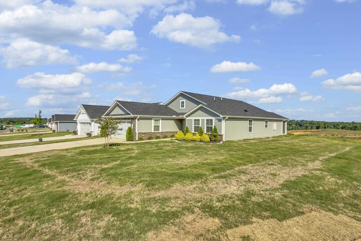 Property Photo:  1104 Elowen Road  SC 29306 