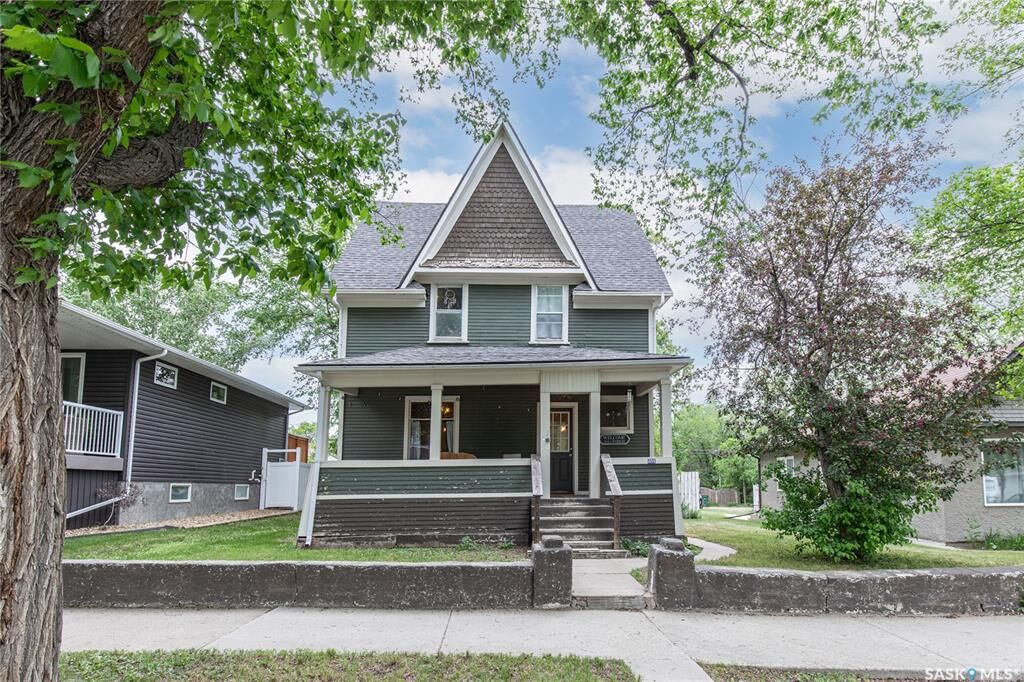 Property Photo: 1059 Willow Avenue SK S6H 1G5