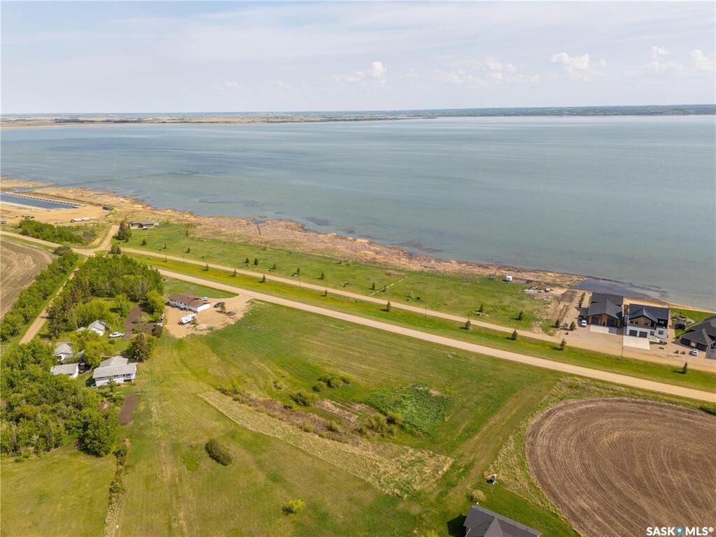 Property Photo:  730 Lakeshore Drive  SK S0M 1X0 