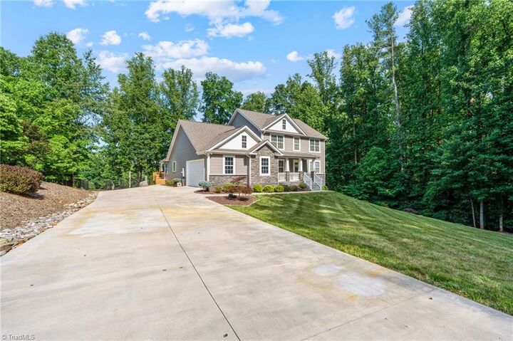 Property Photo: 941 Forest Drive NC 28697