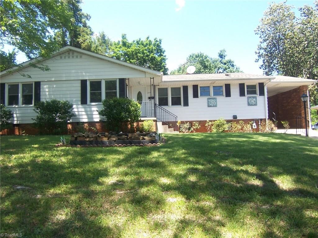 Property Photo:  2510 Fairway Drive  NC 27408 