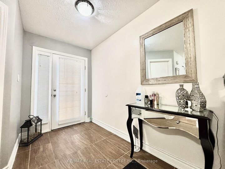 1771 Mickleborough Drive W — photo 1