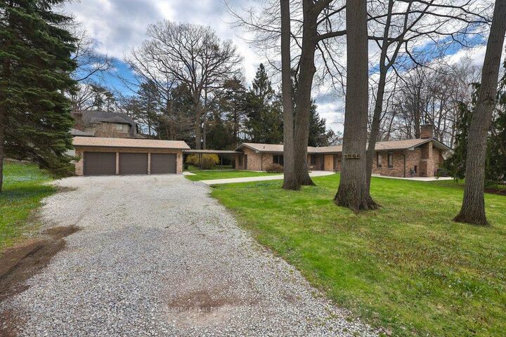 Property Photo: 1066 Stockwell Avenue ON L5H 1B4