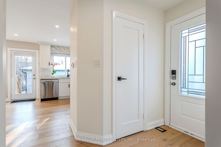 Property Photo: 2280 Wiseman Court ON L5J 1P2