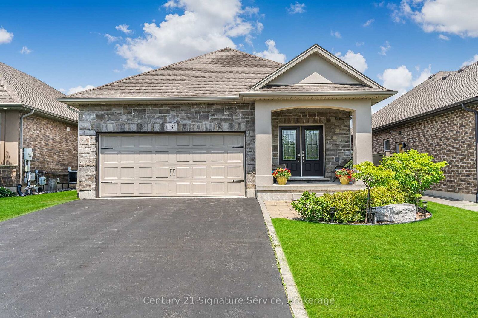 Property Photo: 16 Gaiser Road ON L3C 0B5