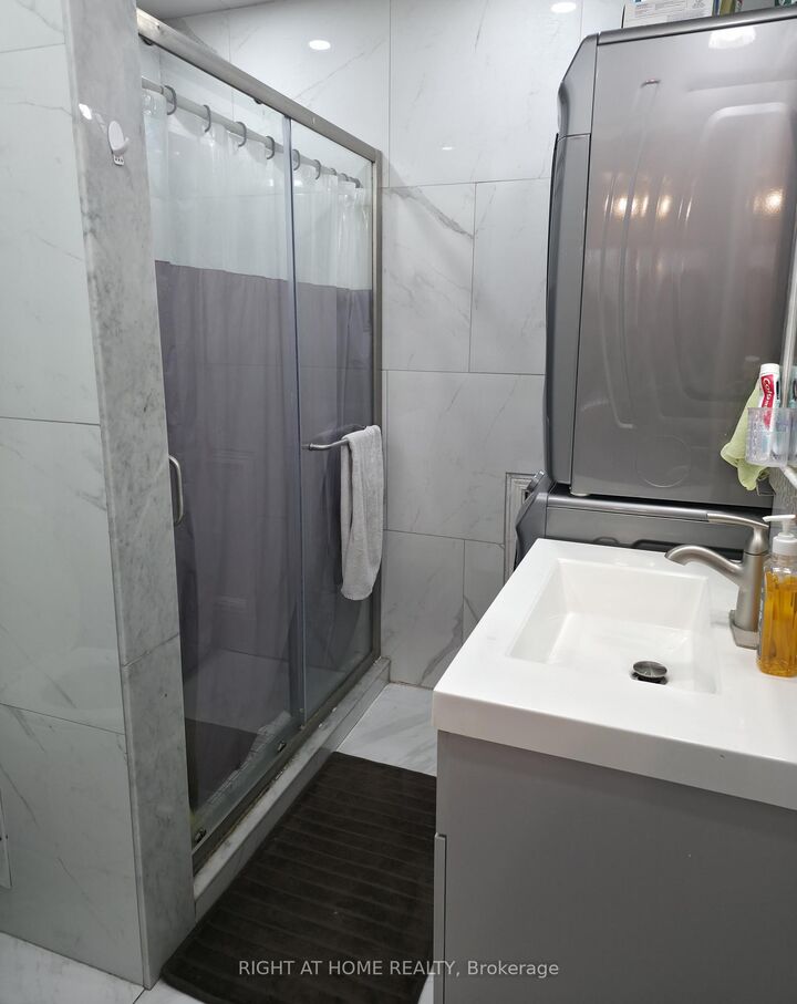 Property Photo: 14 Santa Anita Court ON L6Y 4P8