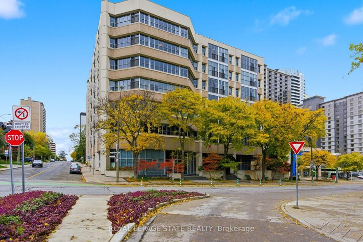 Property Photo: 66 Bay Street S Ph10 ON L8P 4Z6