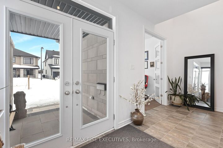 Property Photo: 165 Finsbury Avenue ON K2S 2P5
