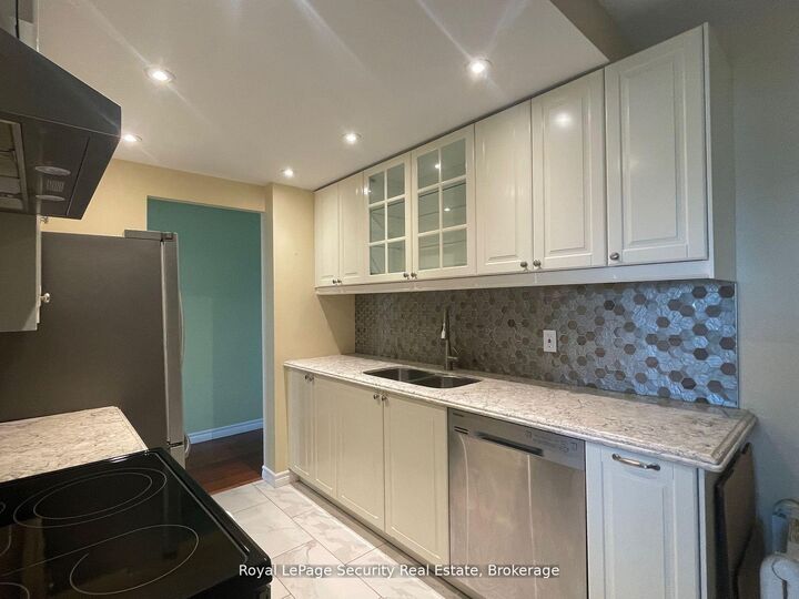 Property Photo: 2556 Argyle Road 805 ON L5B 2H6