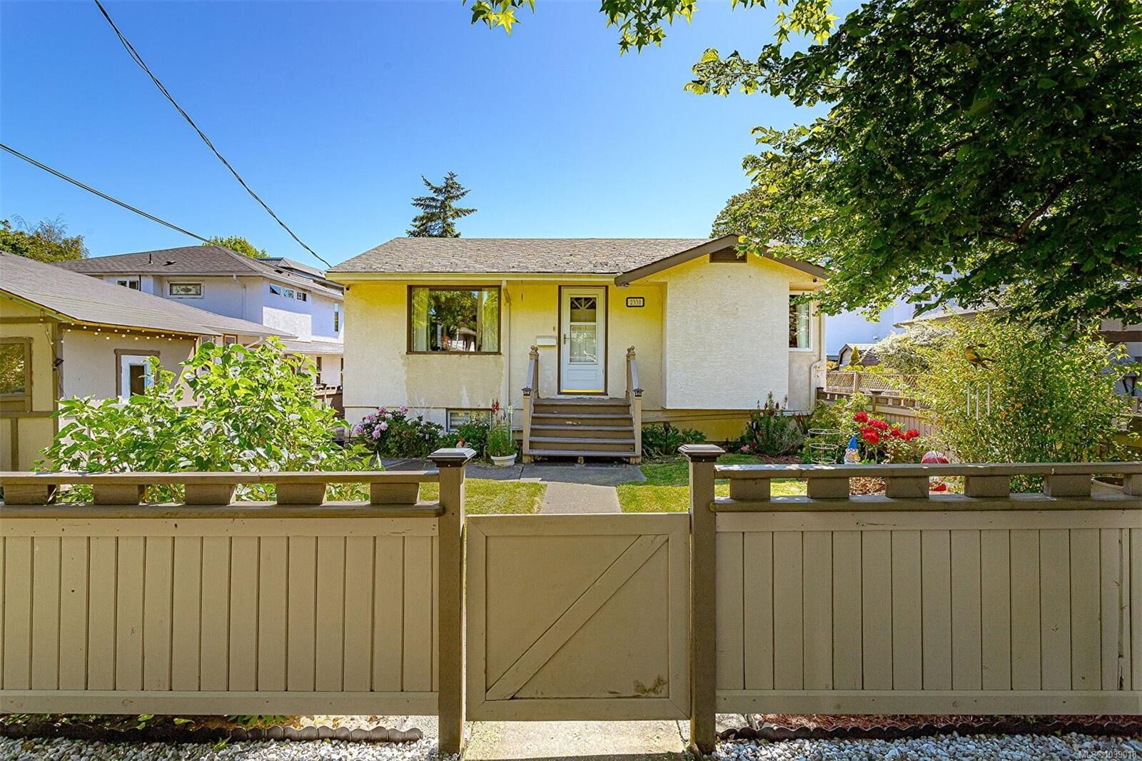 Property Photo:  2331 Victor St  BC V8R 4C8 