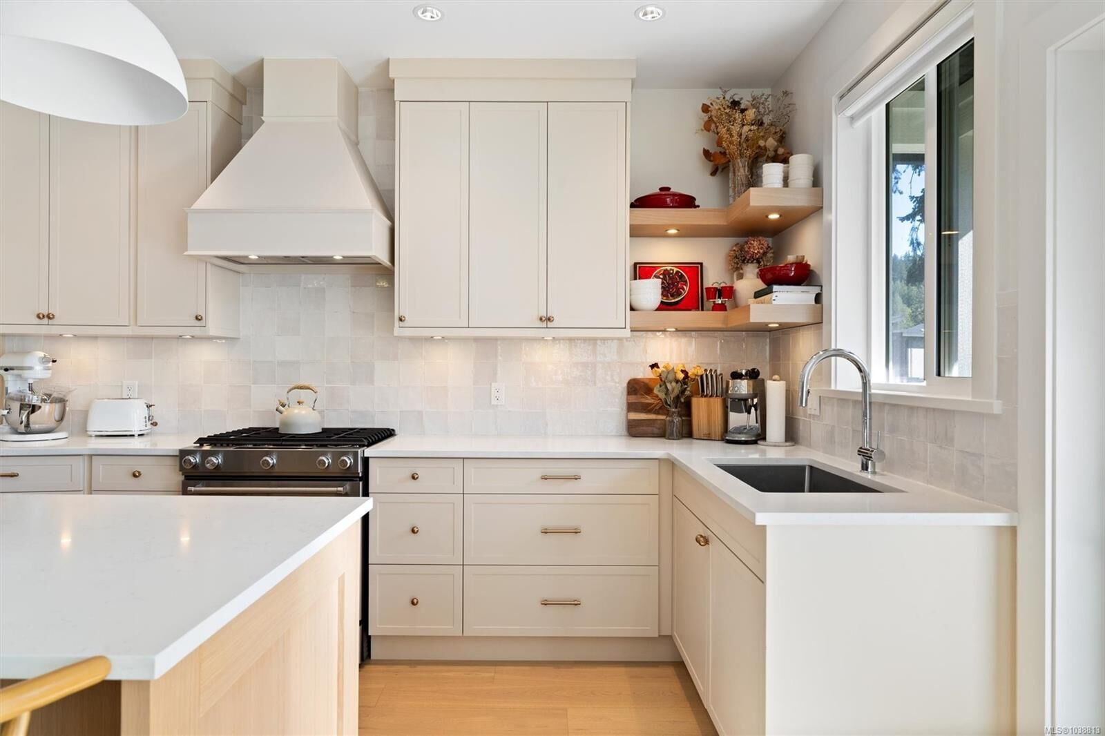 Property Photo: 973 Isabell Ave BC V9C 2N2
