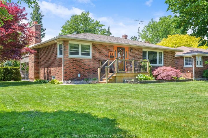 18 Woodland Avenue — photo 1