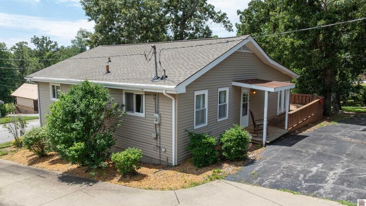 Property Photo: 183 Wilkshire Dr KY 42044