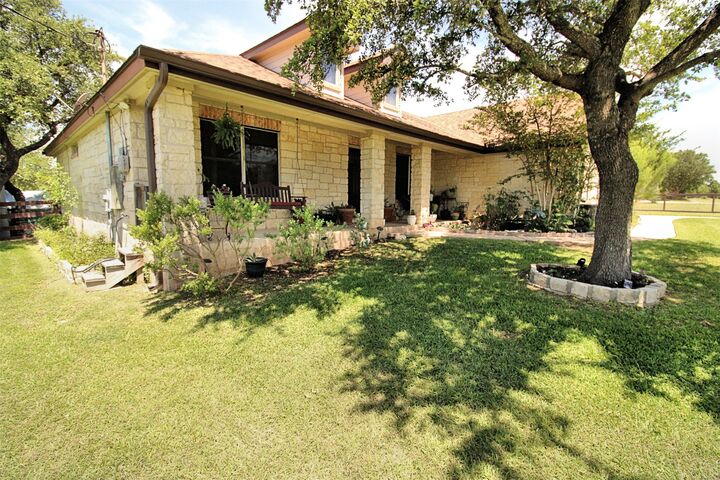 Property Photo:  10260 Twin Lake Loop  TX 78620 