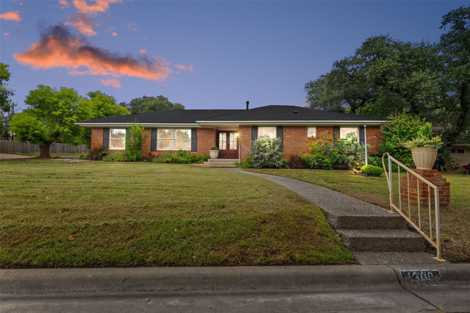 Property Photo: 1308 Cardinal Hill Circle TX 78758