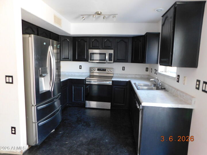 Property Photo:  1020 E Saddle Way  AZ 85143 