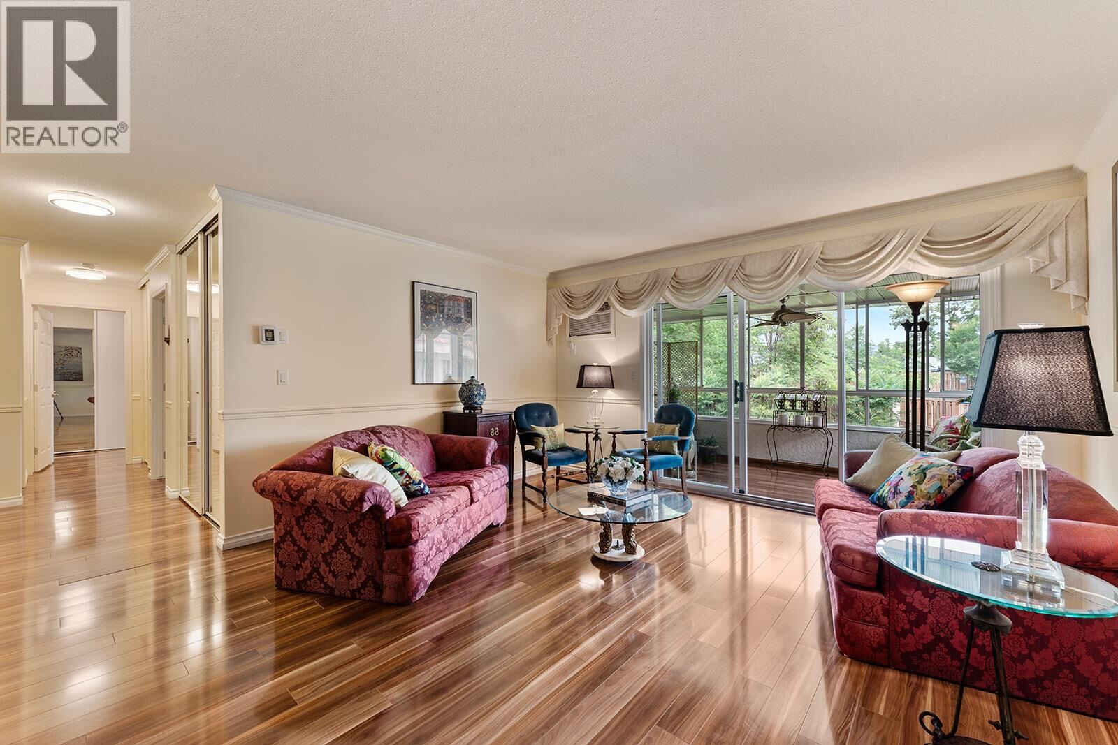 Property Photo: 1534 Lawrence Avenue 304 BC V1Y 6M8