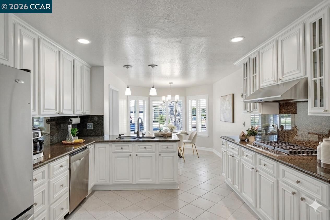 Property Photo:  2415 Crestline Rd  CA 94566 