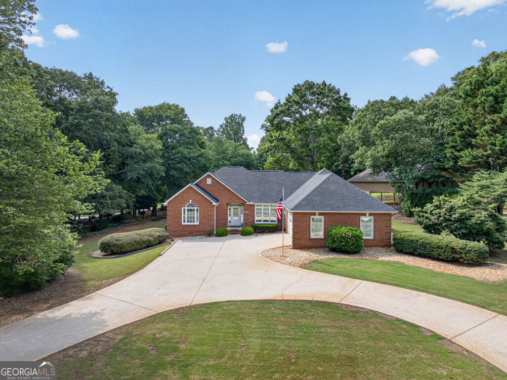 Property Photo: 301 Oak Ridge Drive GA 30558