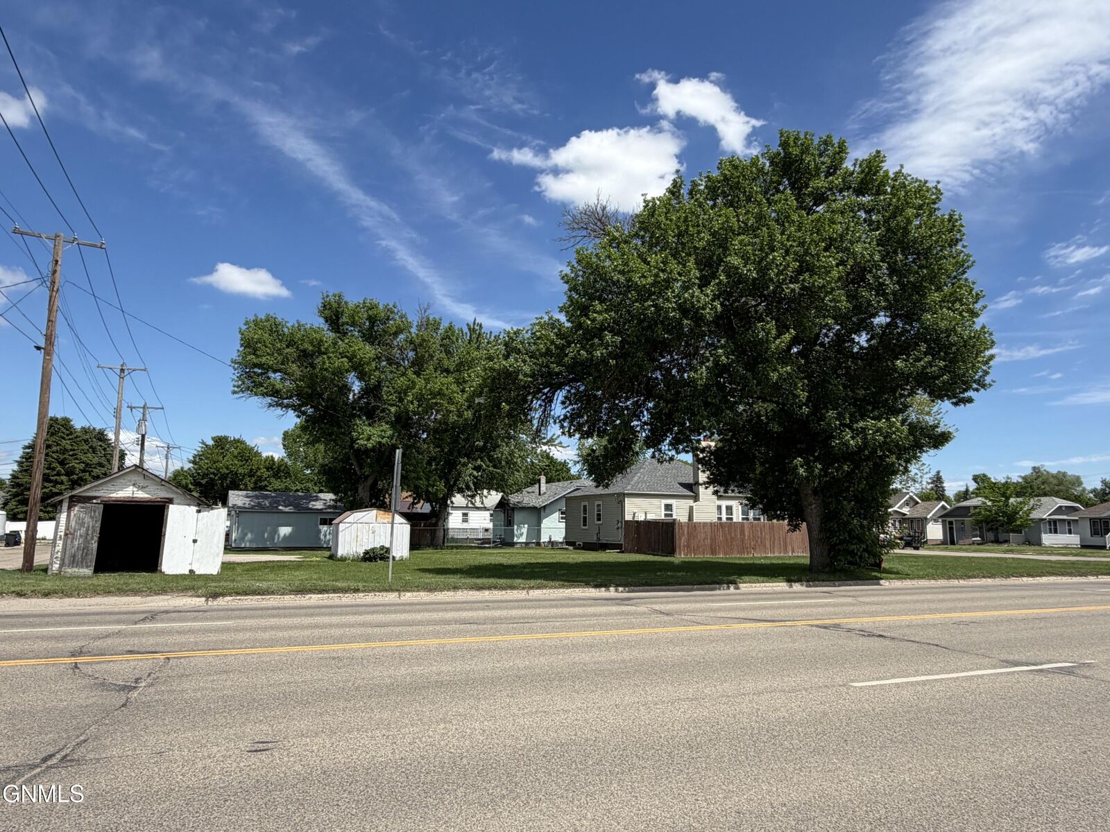Property Photo: 924 3rd Avenue SE ND 58401
